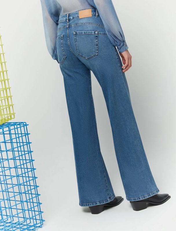 Jeans flare over
